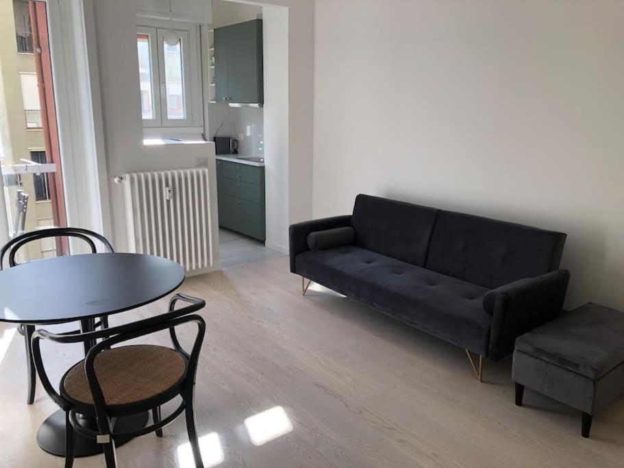 Milan New Apartment In Lively Central Area Buitenkant foto