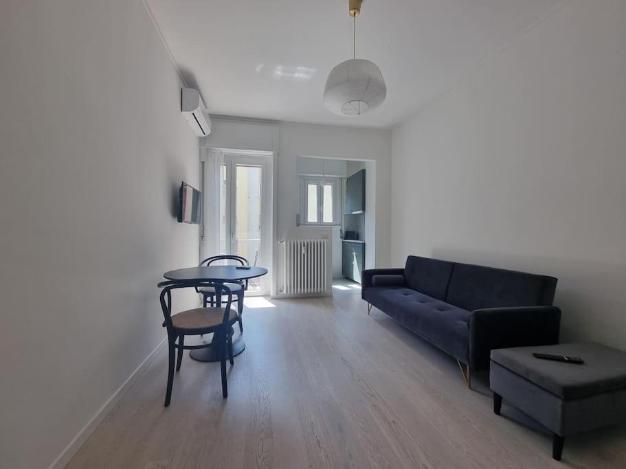 Milan New Apartment In Lively Central Area Buitenkant foto